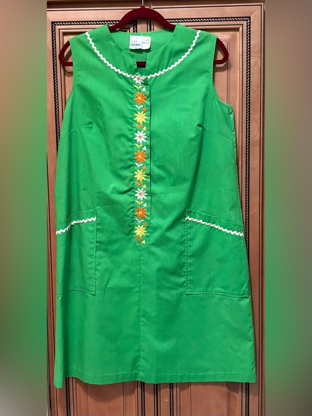 Vintage 1960’s “Go-in” Shift Dress. Medium
